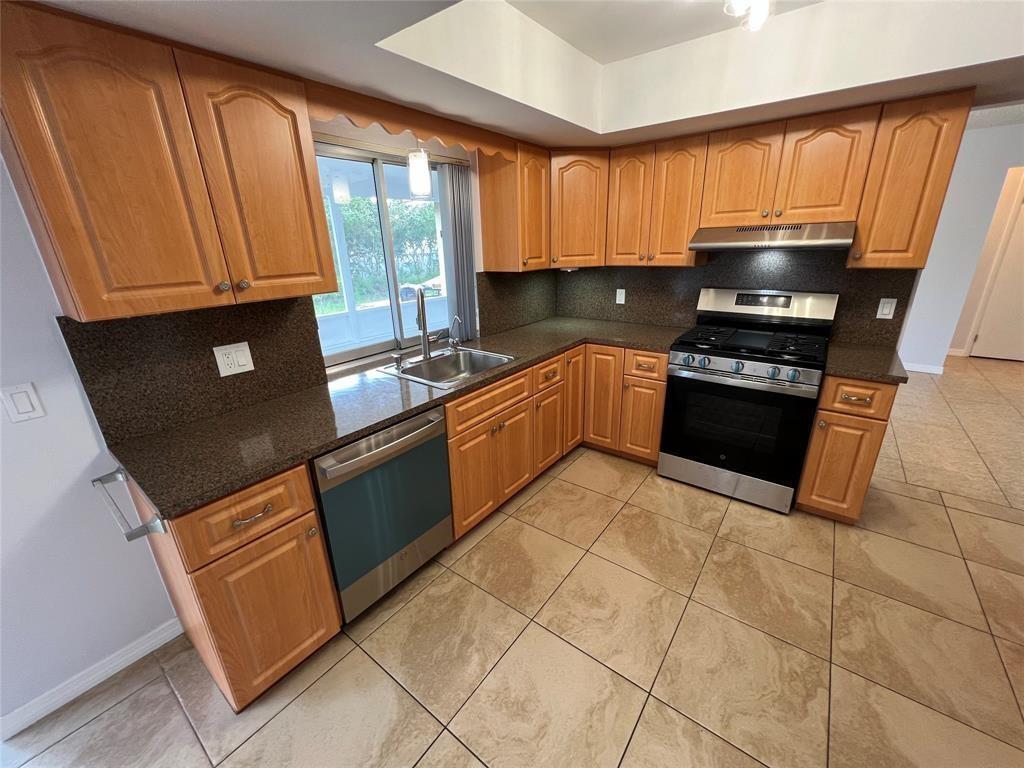 2650 NW 94th Way, Sunrise FL 33322 photo 2