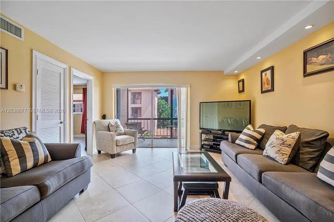660 Tennis Club Dr # 304, Fort Lauderdale FL 33311 photo 3