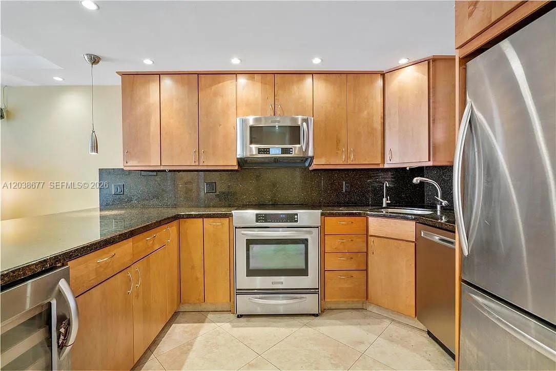 660 Tennis Club Dr # 304, Fort Lauderdale FL 33311 photo 4