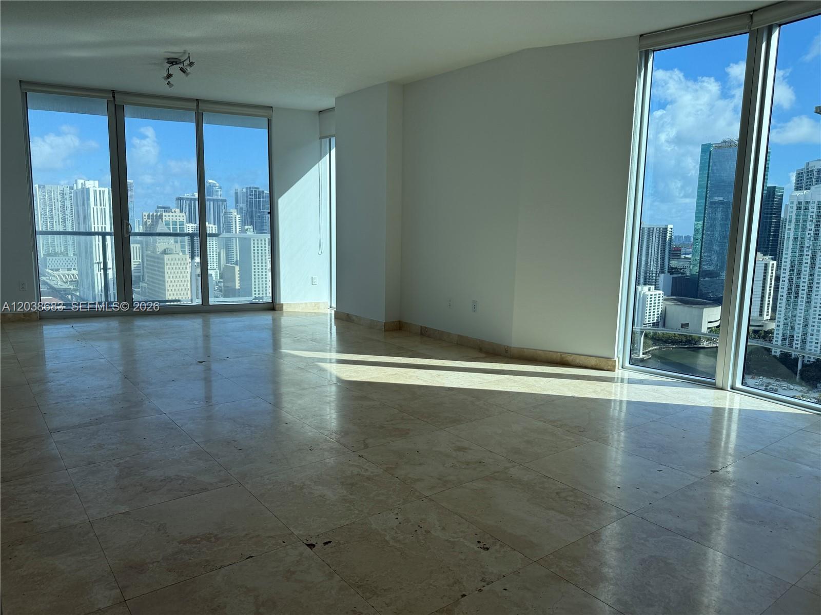 185 SW 7th St # 3311, Miami FL 33130 photo 2