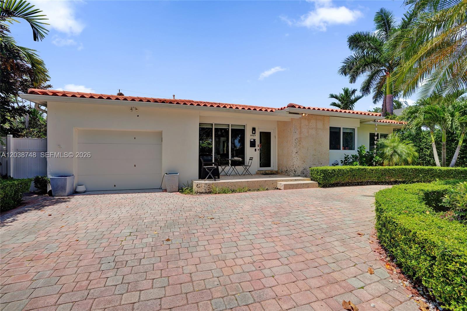 2025 Alamanda Dr, North Miami FL 33181 photo 3