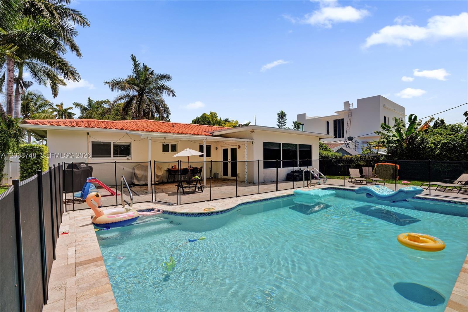 2025 Alamanda Dr, North Miami FL 33181 photo 4