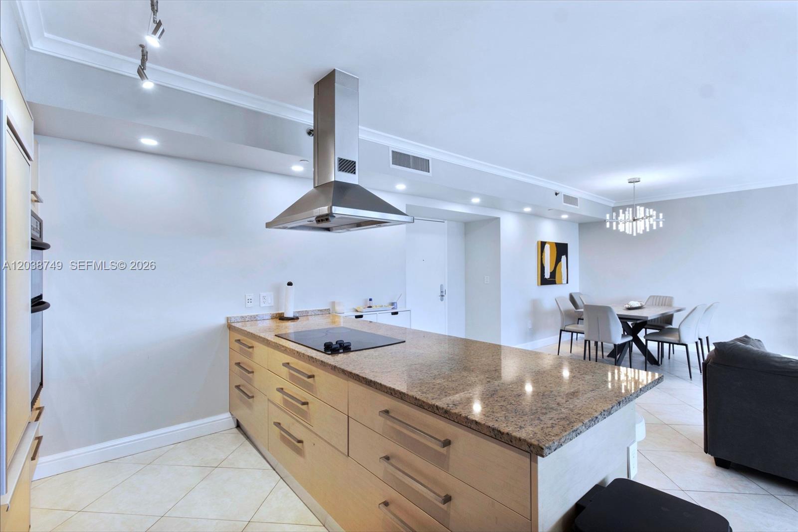 Hallandale Beach, FL 33009 photo 2