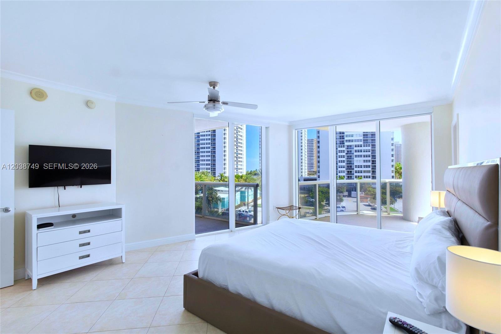 Hallandale Beach, FL 33009 photo 5