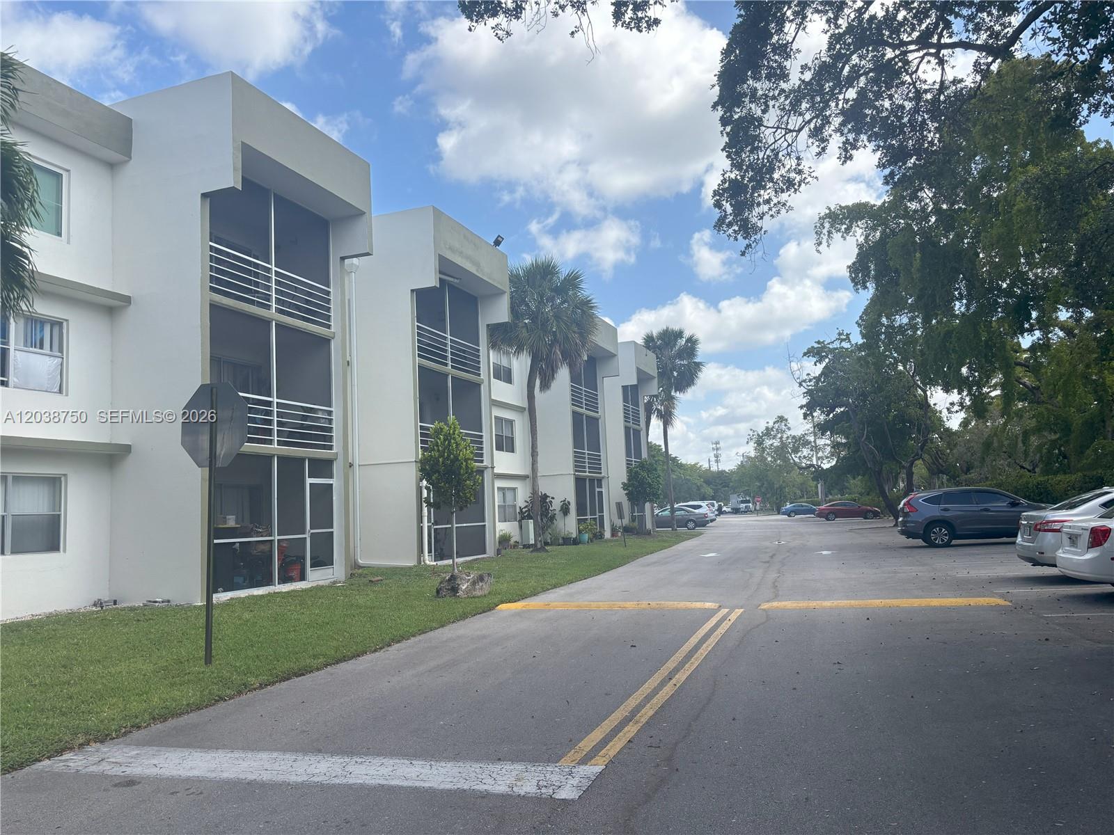 4235 N University Dr # 202, Sunrise FL 33351