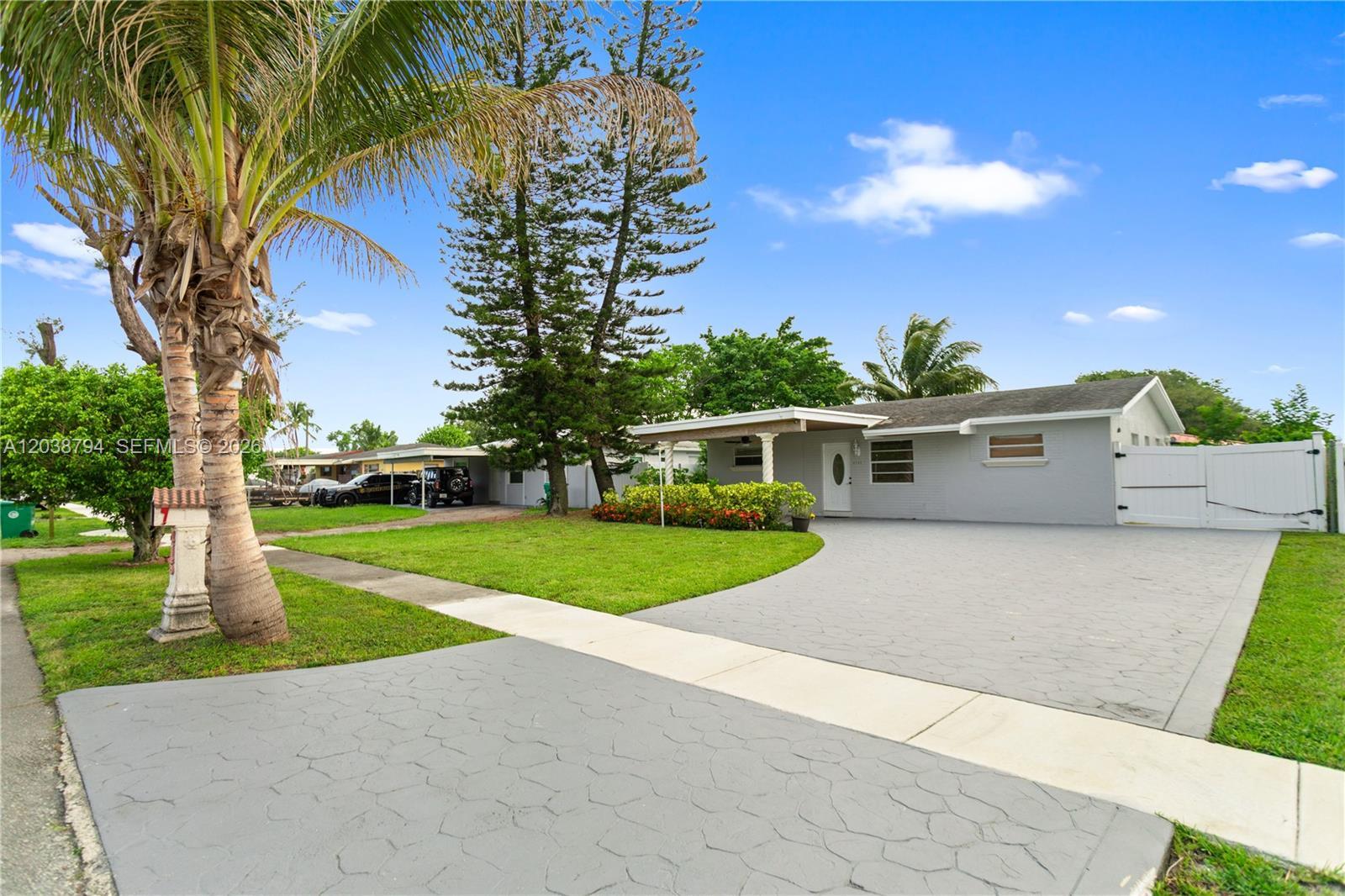 4151 SW 56th Ave, Davie FL 33314