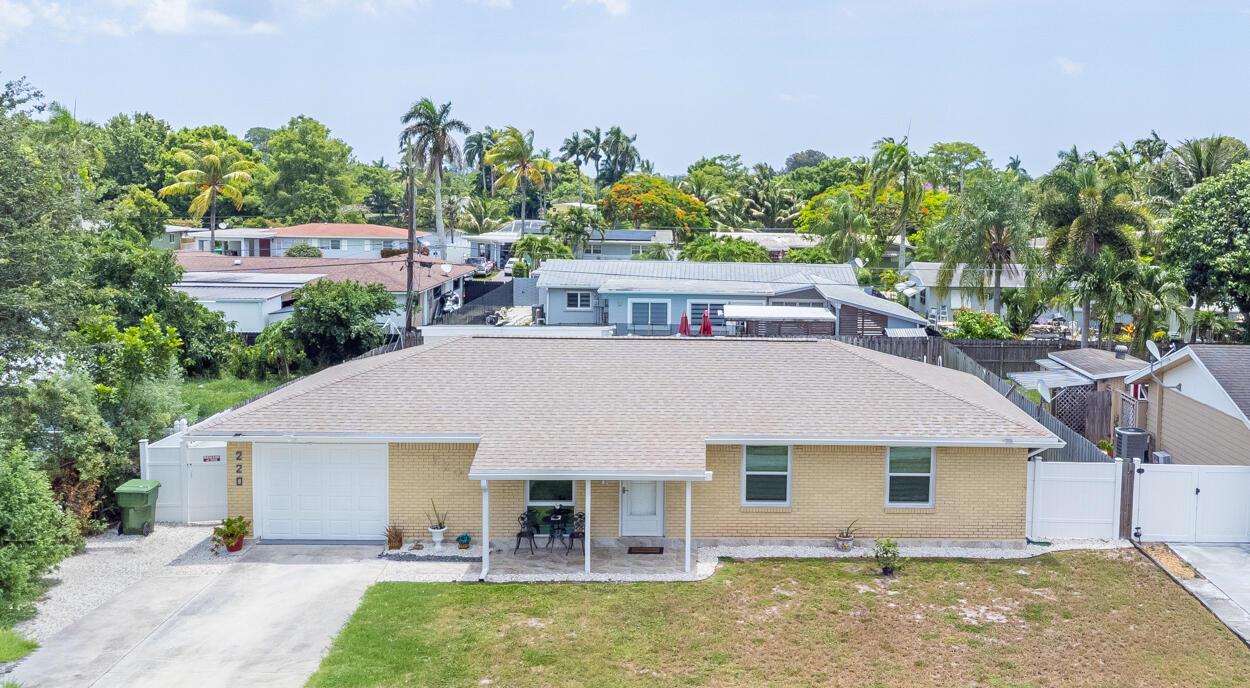 220 Davis Road, Palm Springs FL 33461