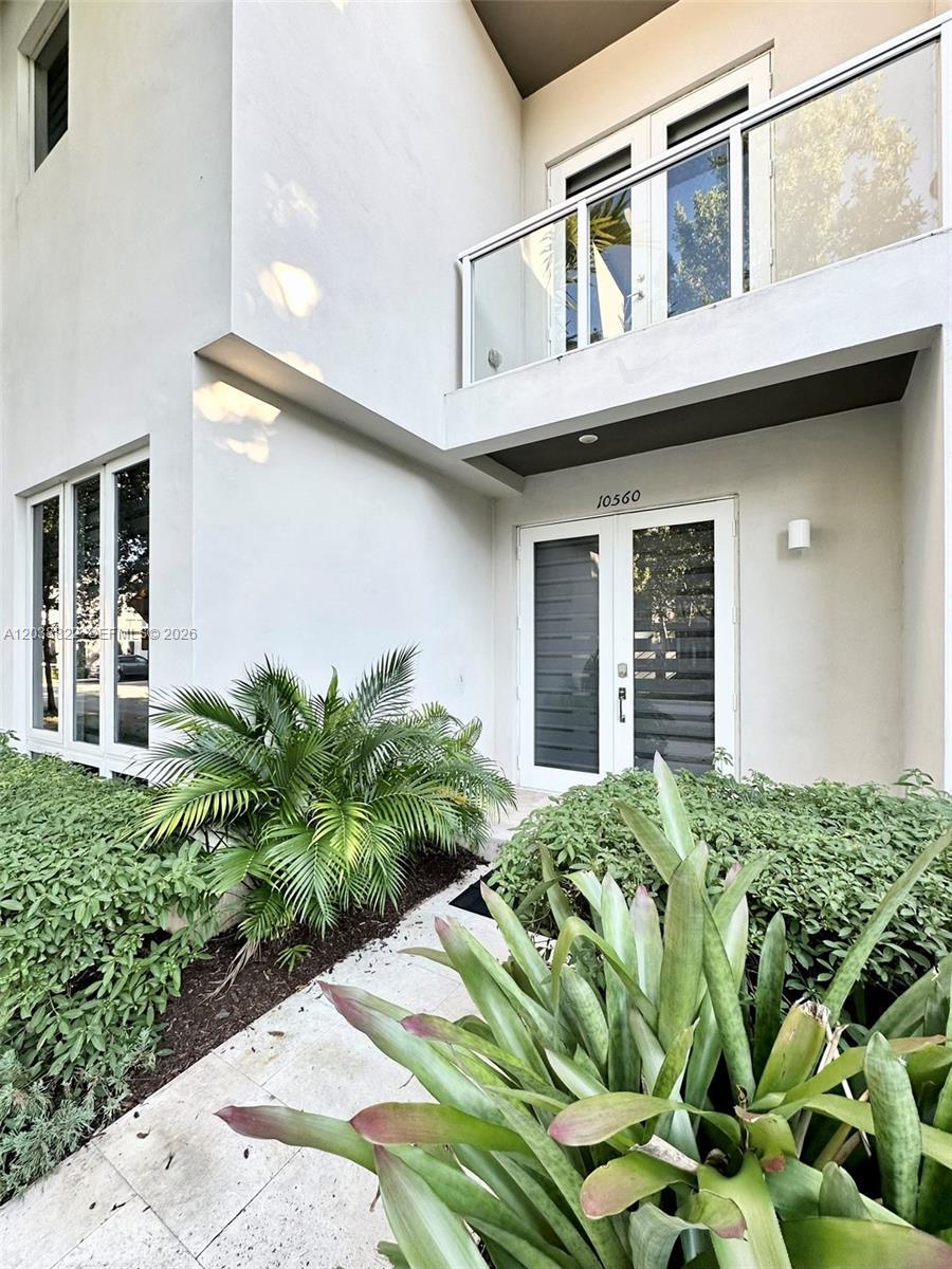 10560 NW 63rd Ter, Doral FL 33178 photo 2