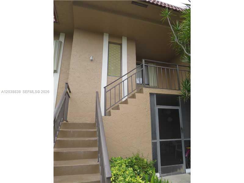 205 LAKEVIEW DR # 202, Weston FL 33326