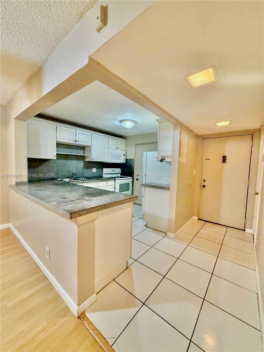 2320 S Cypress Bend Dr # 206, Pompano Beach FL 33069 photo 4