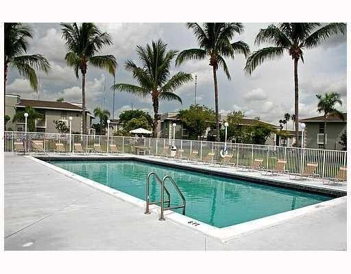 426 NE 210th Cir Ter # 2, Miami FL 33179 photo 2