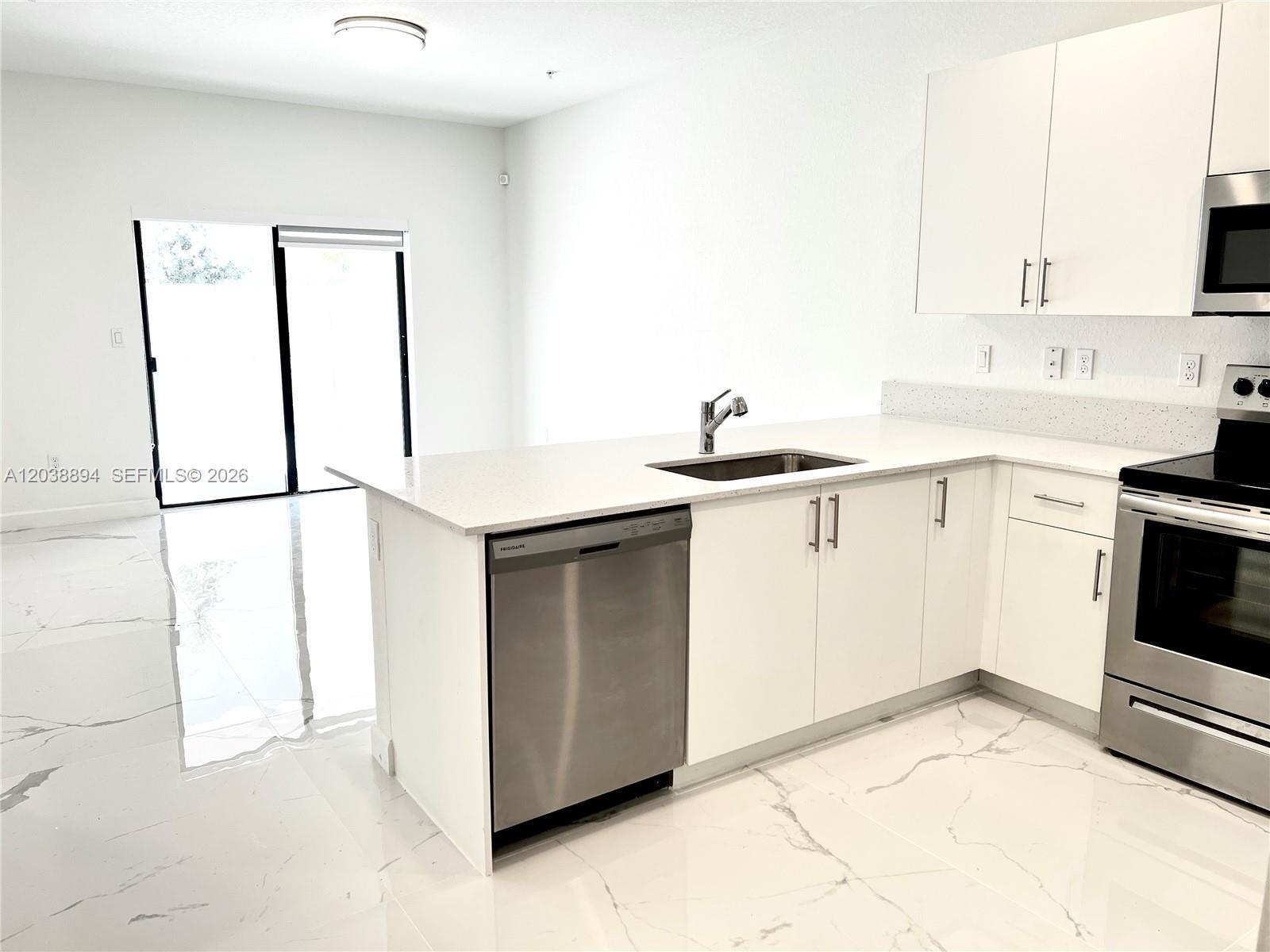 15925 SW SW 2 PL, Pembroke Pines FL 33027 photo 2