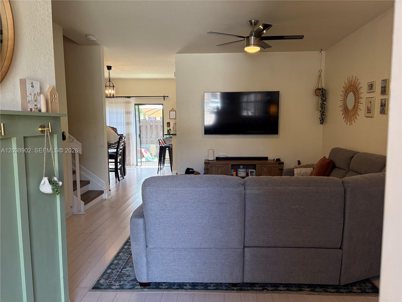 370 NE 37th Pl, Homestead FL 33033 photo 4