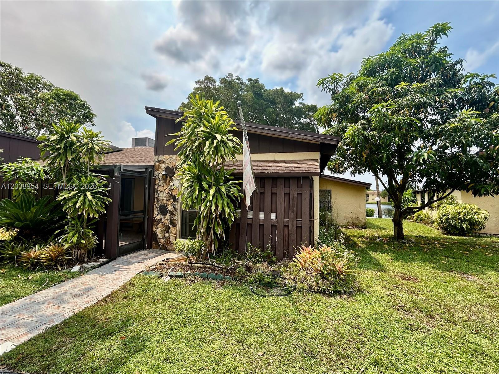 416 Briarwood Cir # 24, Hollywood FL 33024 photo 2