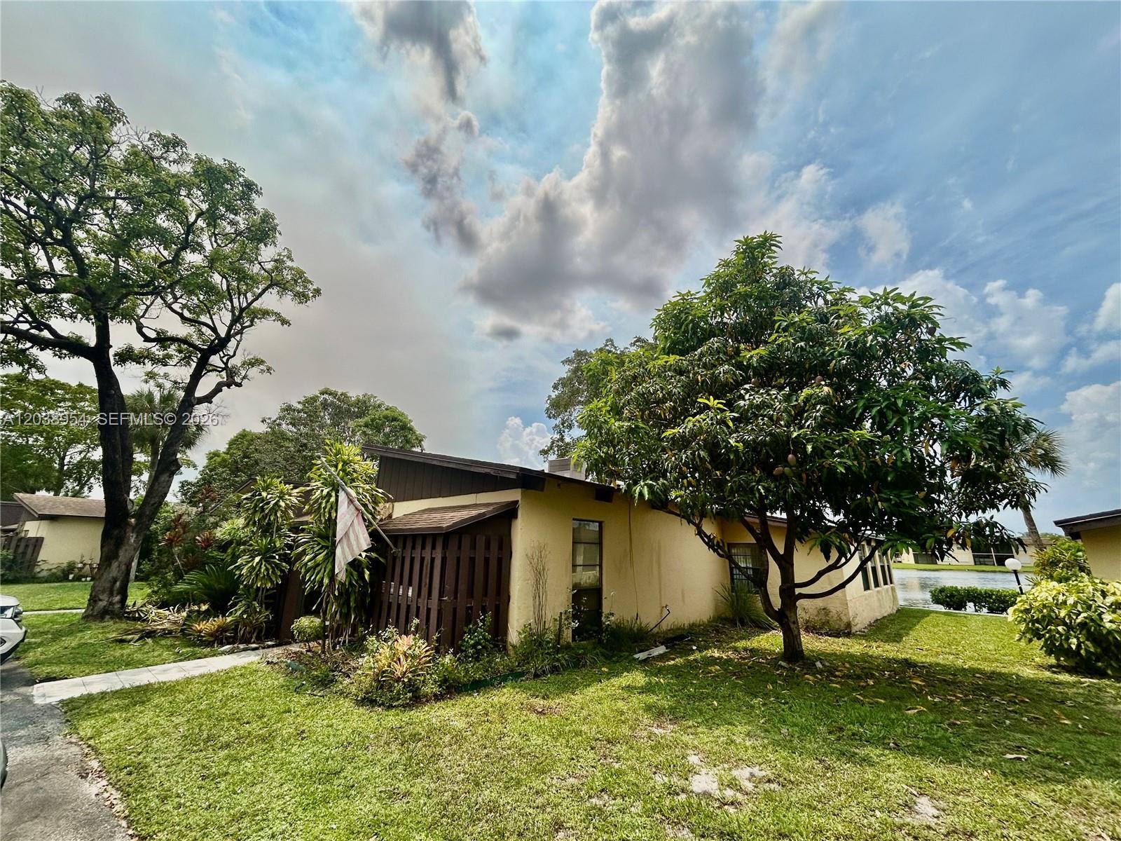 416 Briarwood Cir # 24, Hollywood FL 33024 photo 3