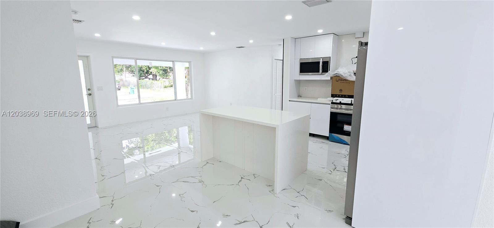 2530 NW 111th St, Miami FL 33167 photo 5