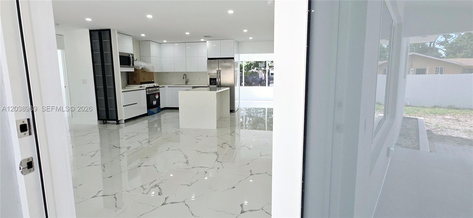 2530 NW 111th St, Miami FL 33167 photo 4