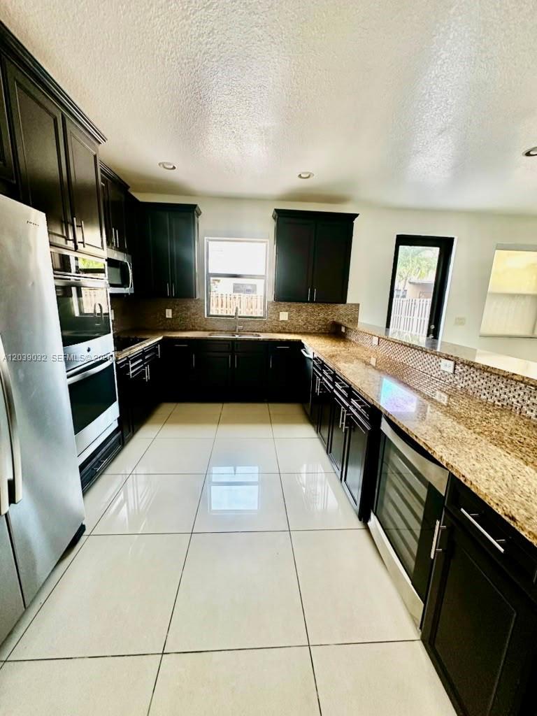 9825 NW 86th Ter, Doral FL 33178 photo 5