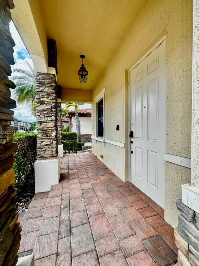 9825 NW 86th Ter, Doral FL 33178 photo 4