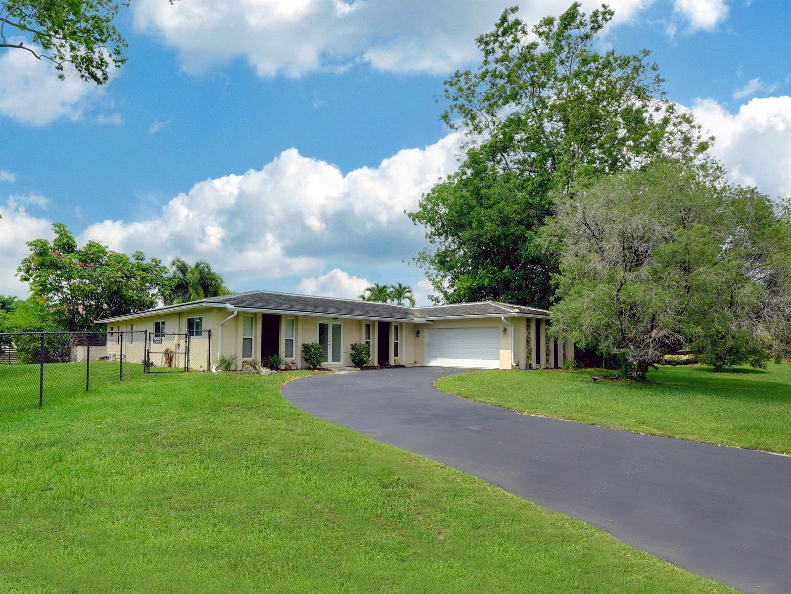 11901 NW 25th Street, Plantation FL 33323 photo 2