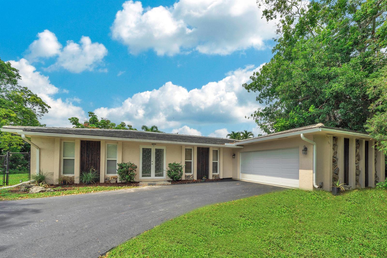 11901 NW 25th Street, Plantation FL 33323