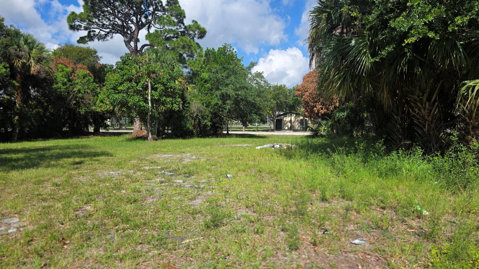 407 Dundas Court, Fort Pierce FL 34950 photo 3