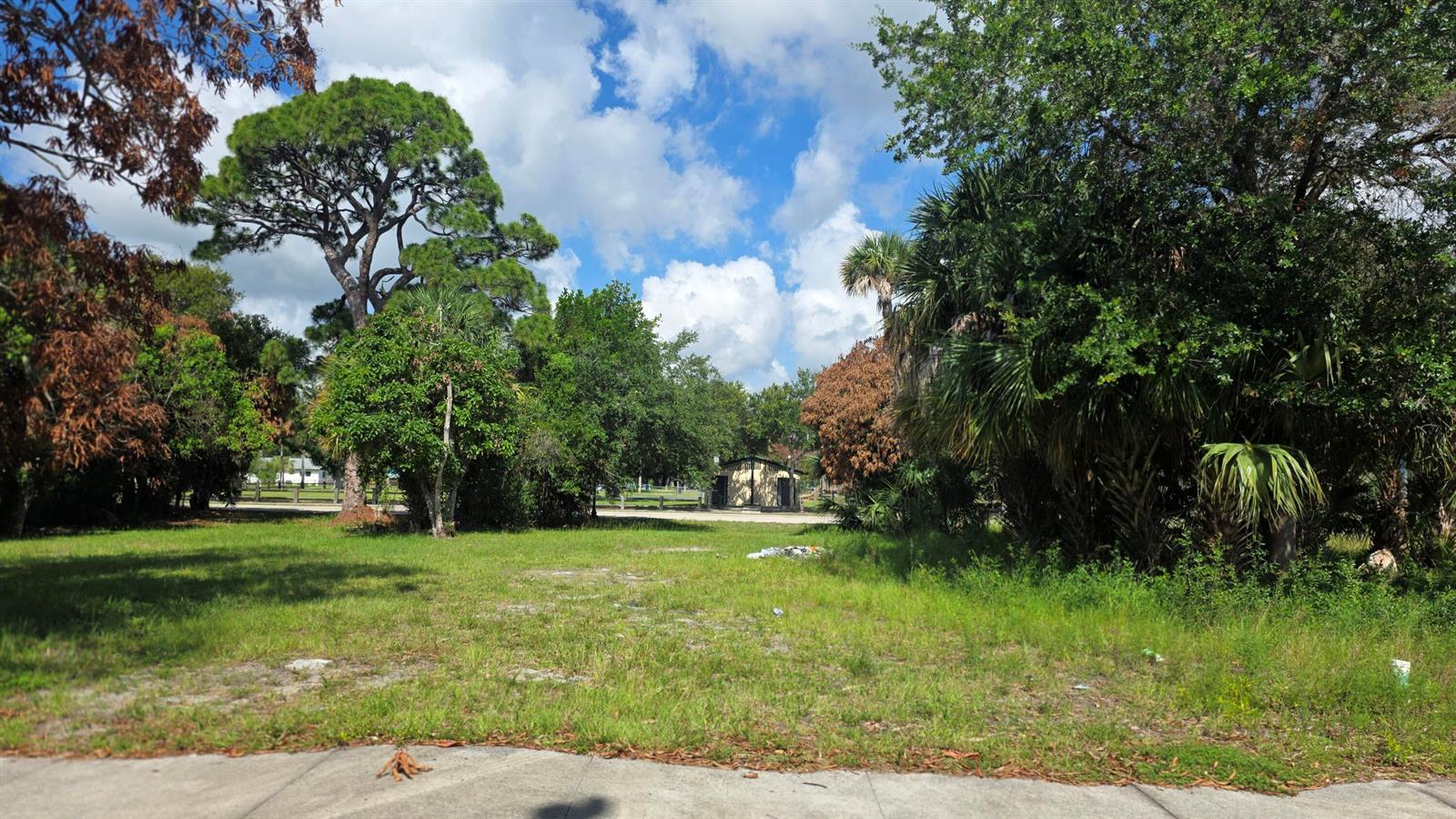 407 Dundas Court, Fort Pierce FL 34950 photo 5