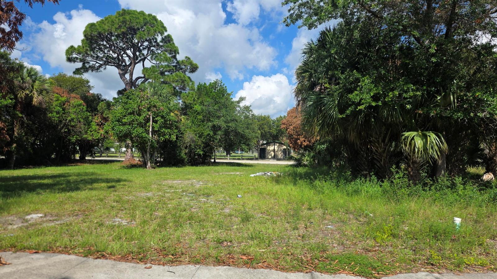 407 Dundas Court, Fort Pierce FL 34950 photo 4