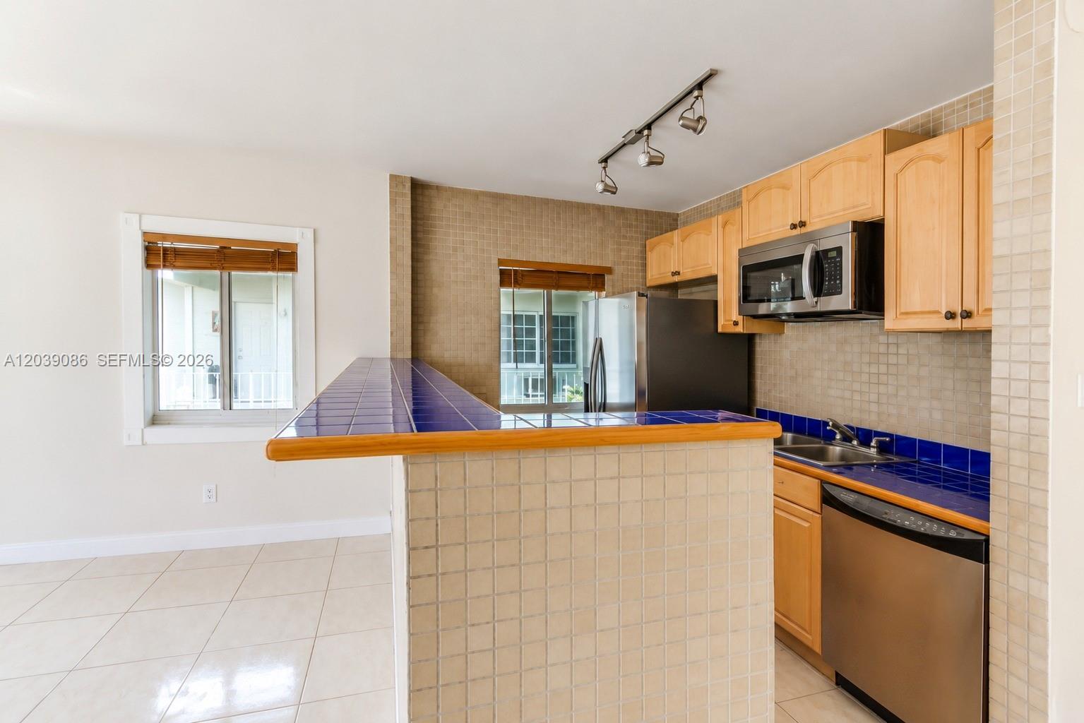 549 Meridian Ave # 12, Miami Beach FL 33139 photo 3