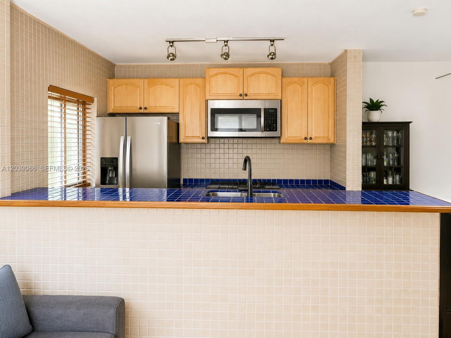 549 Meridian Ave # 12, Miami Beach FL 33139 photo 5