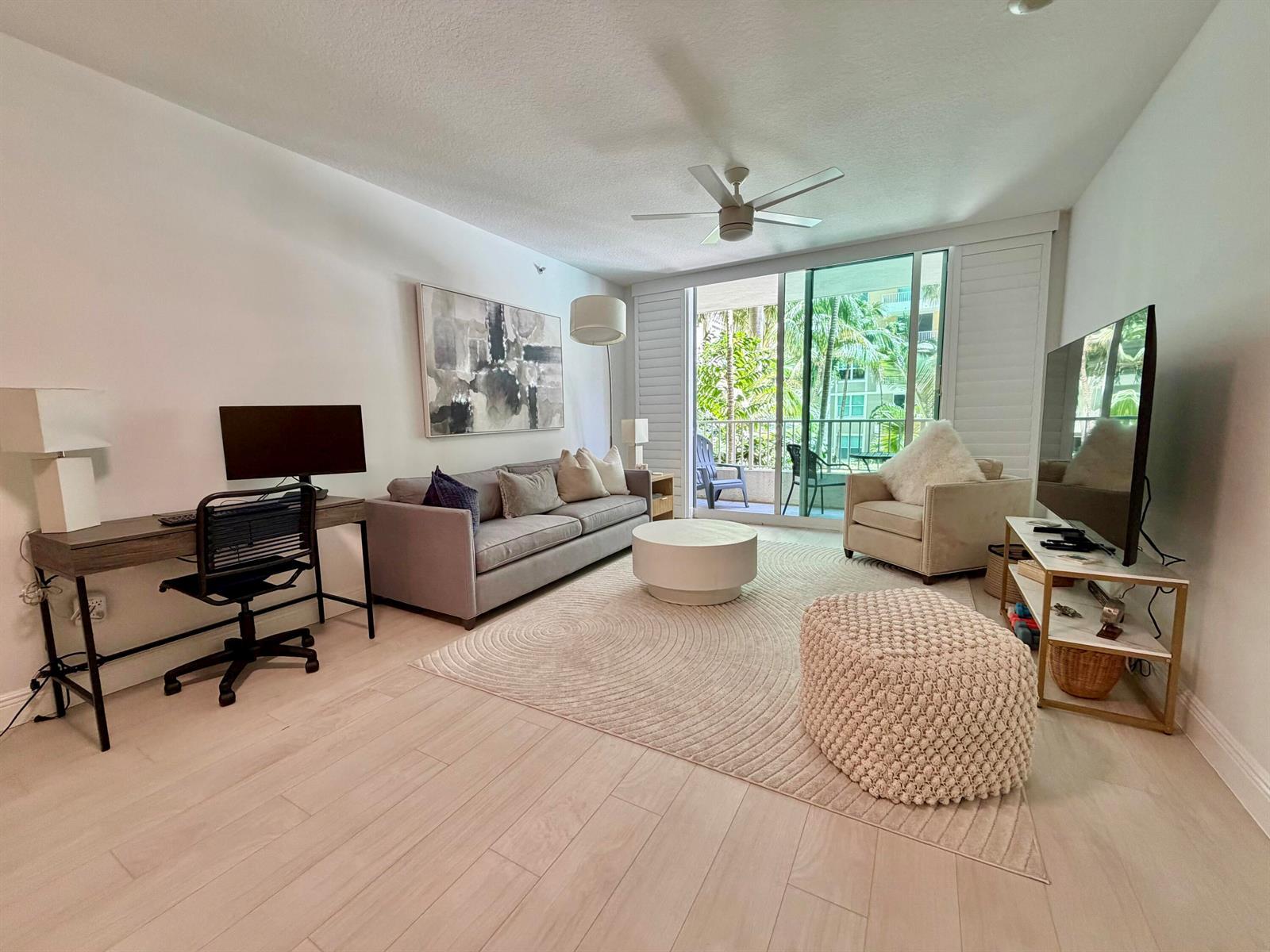 625 Casa Loma Boulevard # 207, Boynton Beach FL 33435