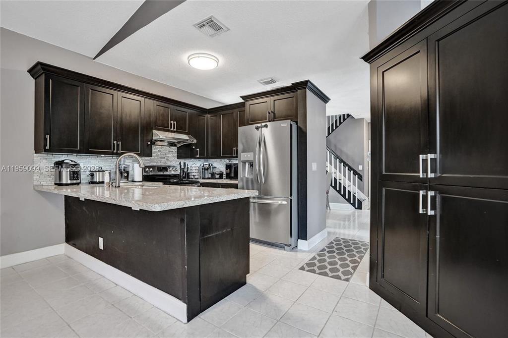 218 NW 75th Terrace, Plantation FL 33317 photo 2