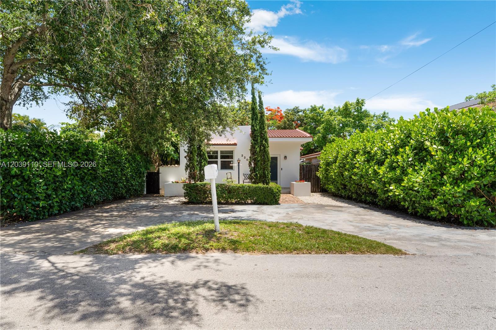 2209 SW 57th Ct, Miami FL 33155 photo 2