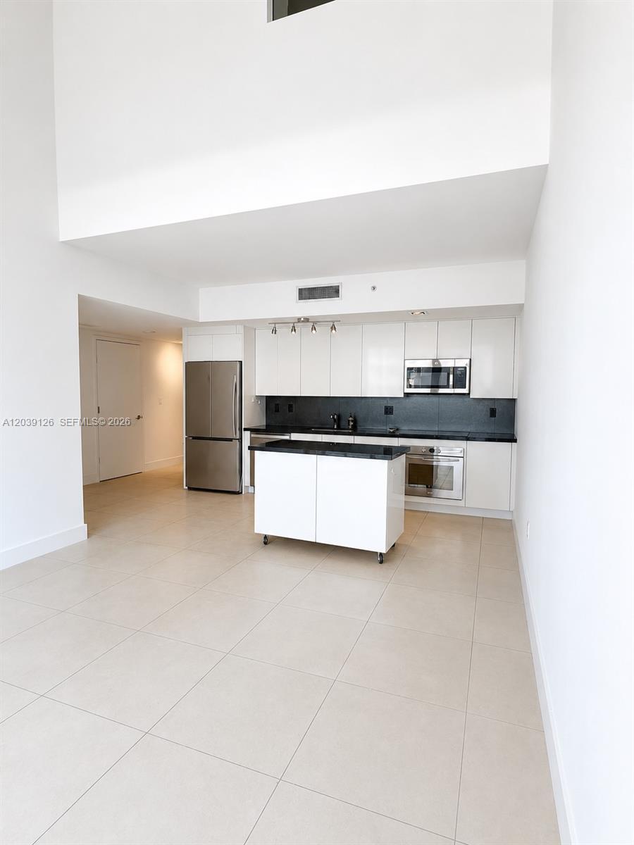 92 SW 3rd St # 503, Miami FL 33130 photo 5