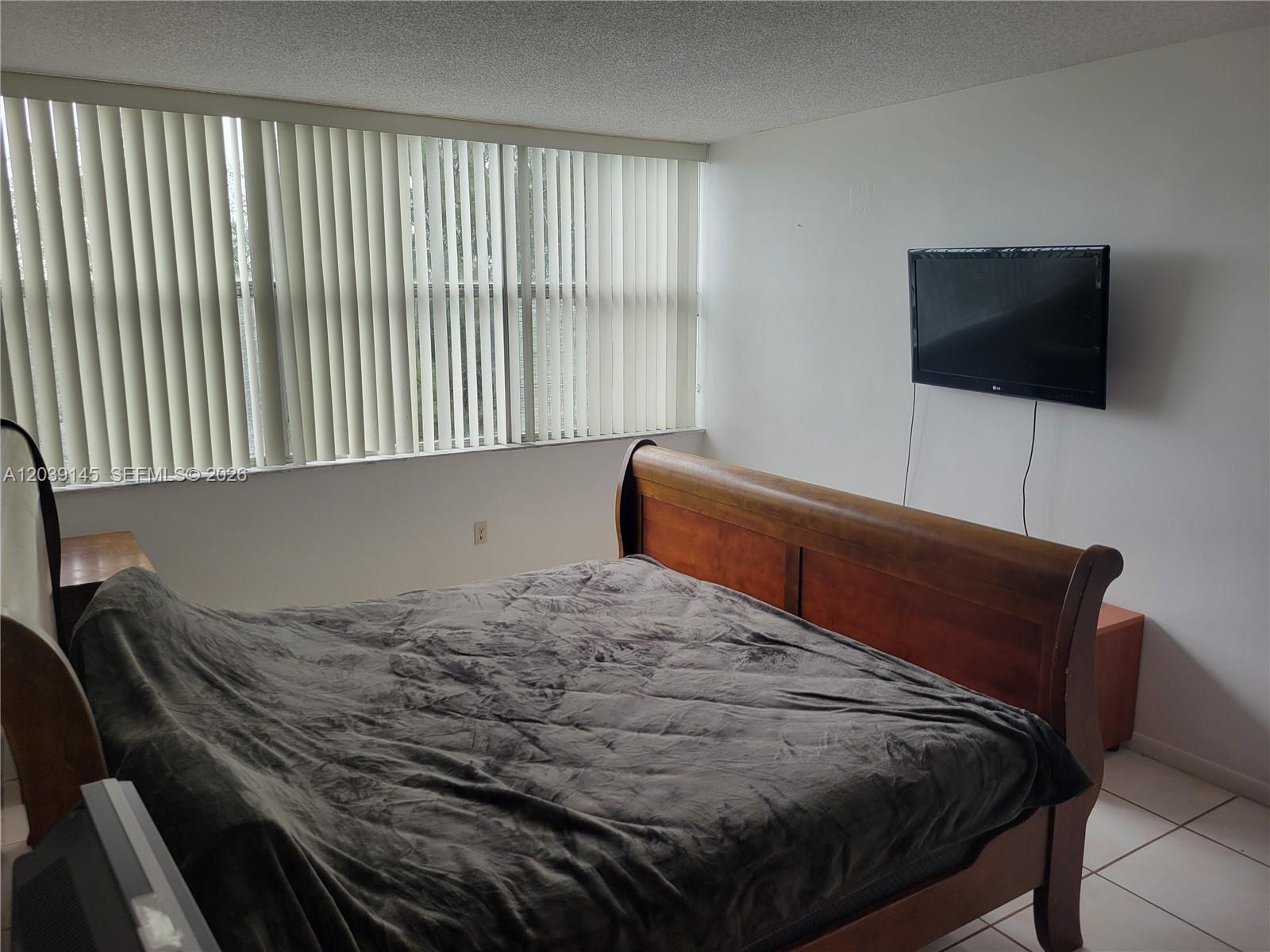1300 NE Miami Gardens Dr # 720E, Miami FL 33179 photo 4