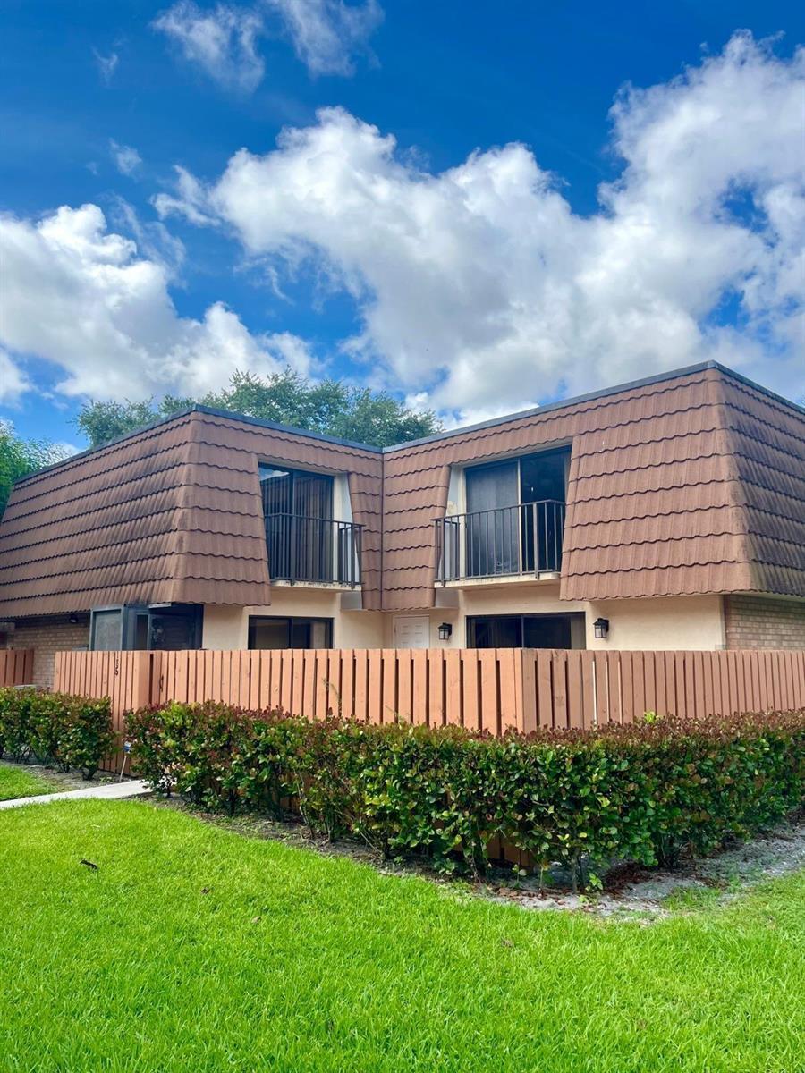 185 Charter Way, West Palm Beach FL 33407