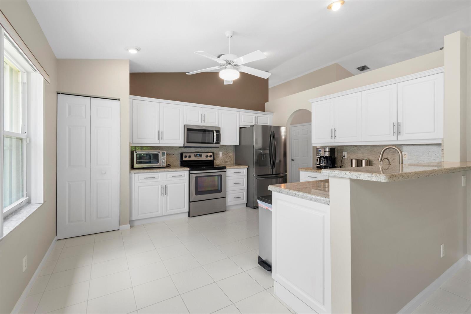 6563 Kings Creek Terrace, Boynton Beach FL 33437 photo 3