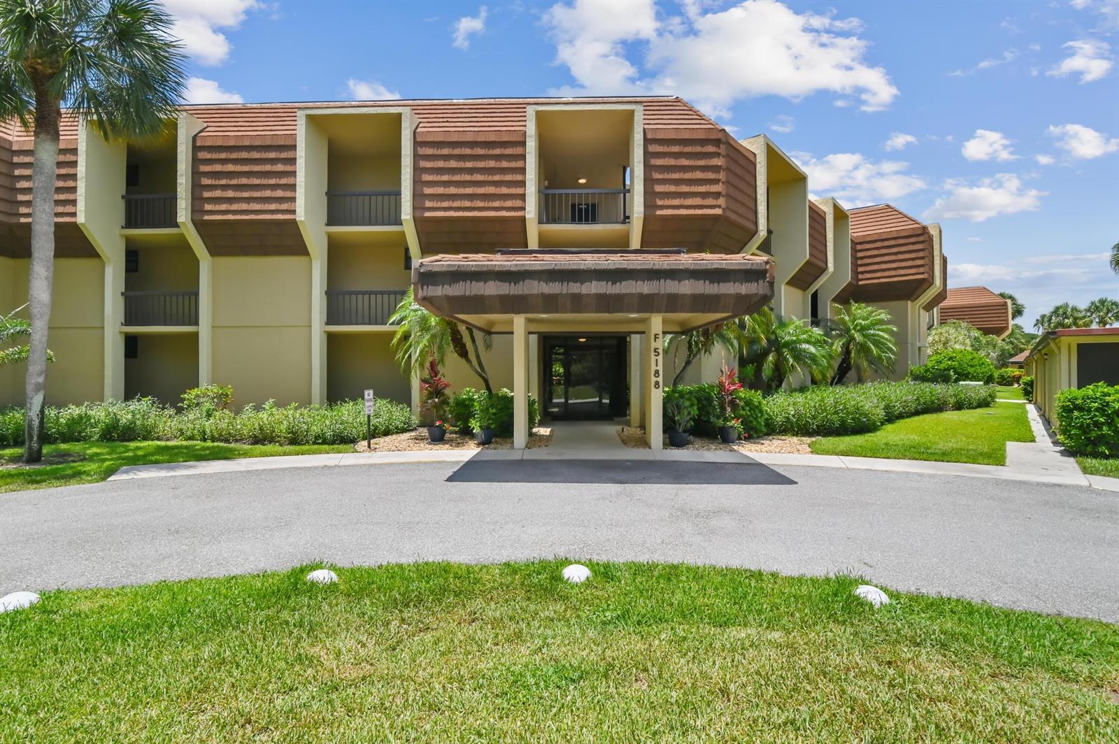 5188 Woodland Lakes Drive # 332, Palm Beach Gardens FL 33418 photo 2