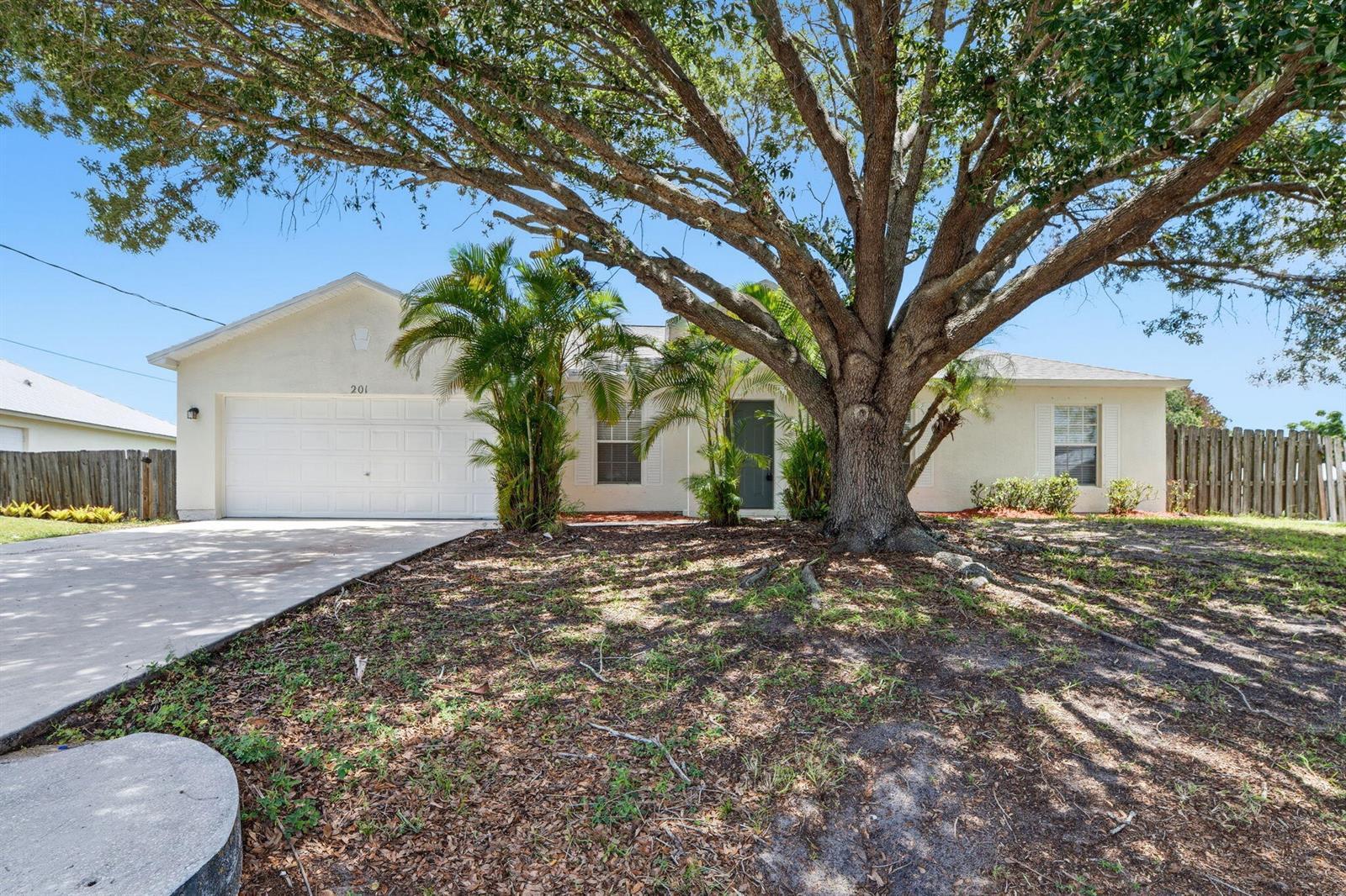 201 SW Amesbury Avenue, Port St. Lucie FL 34953