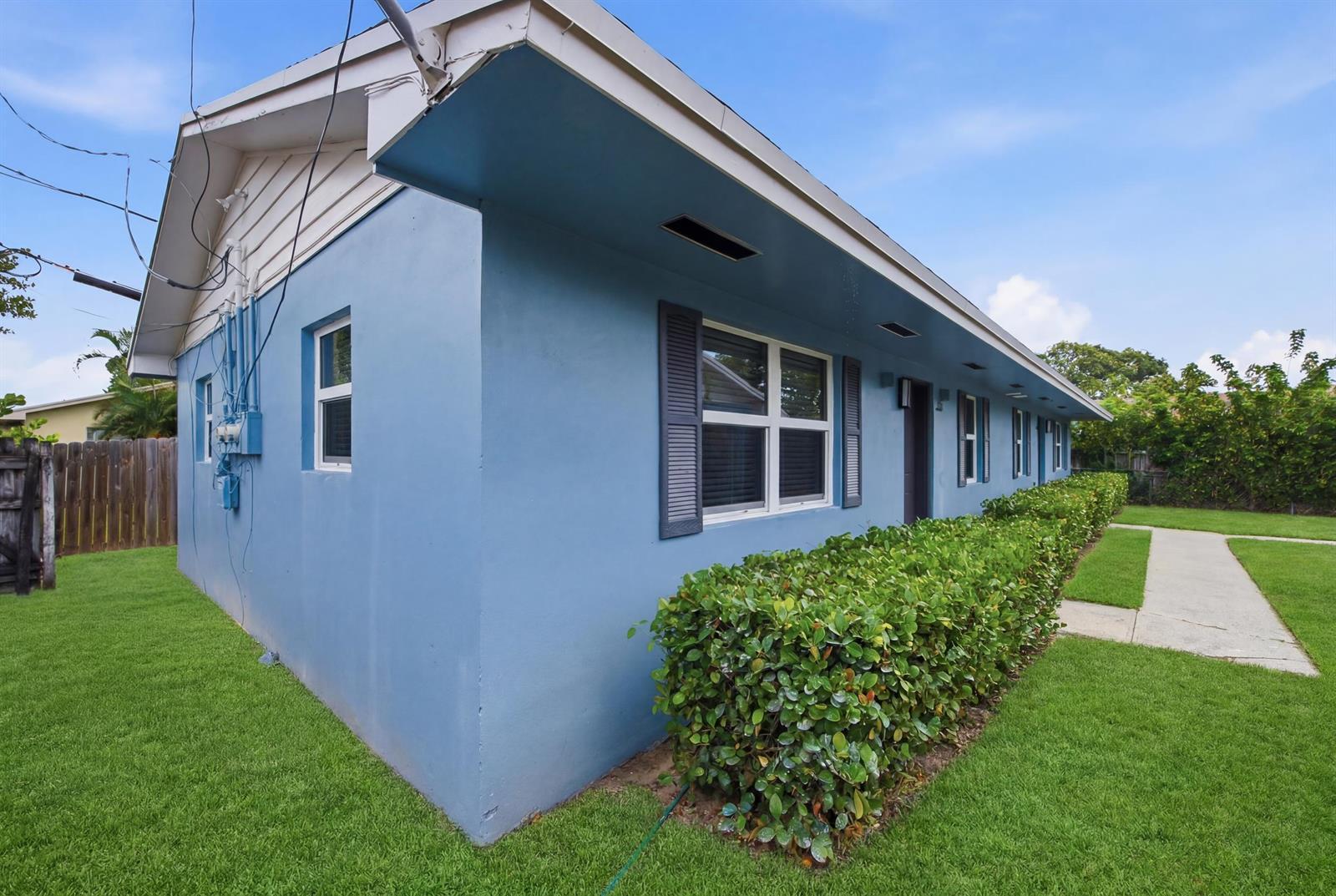 355 Wickline Boulevard, Lantana FL 33462 photo 3