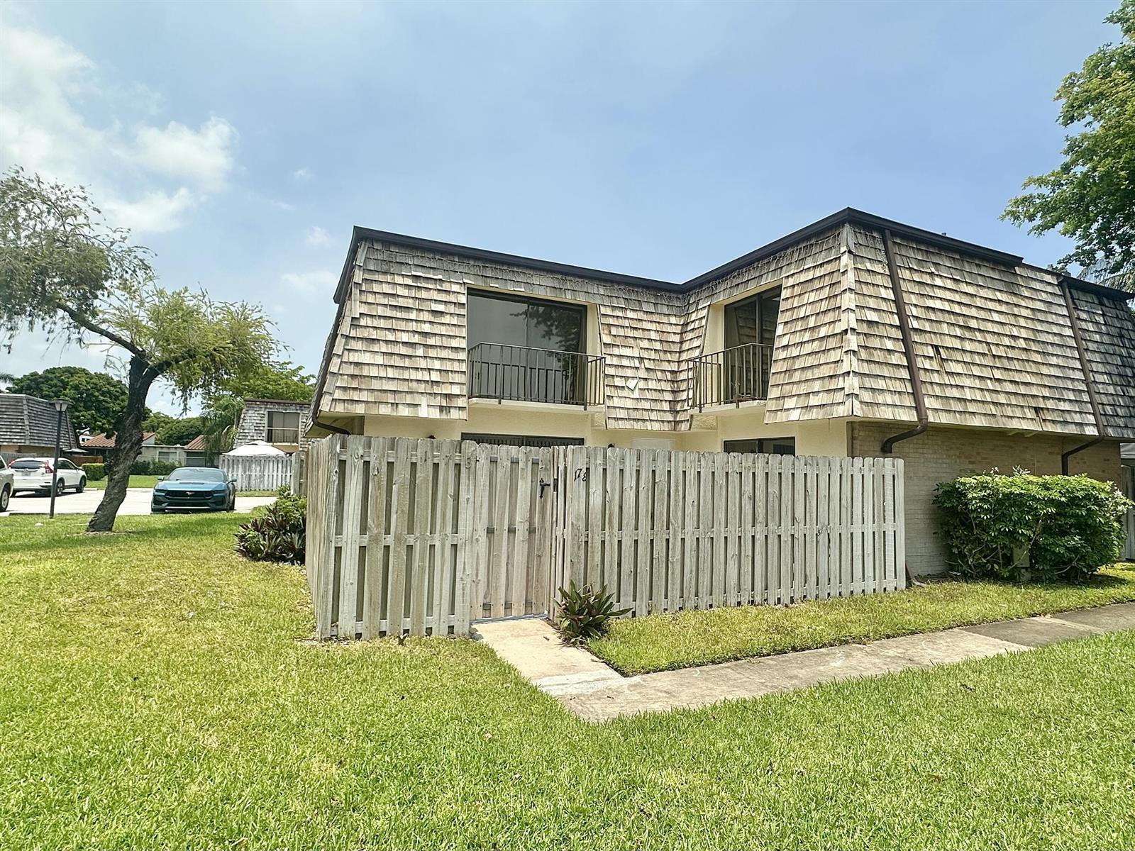 173 Lake Arbor Drive, Palm Springs FL 33461 photo 2