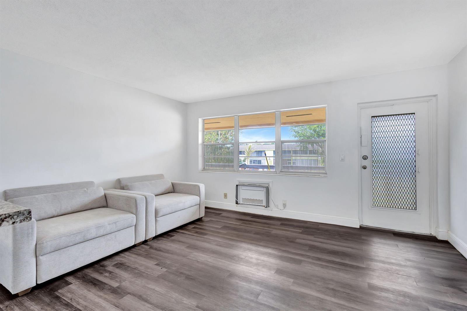 211 Sheffield I, West Palm Beach FL 33417 photo 4