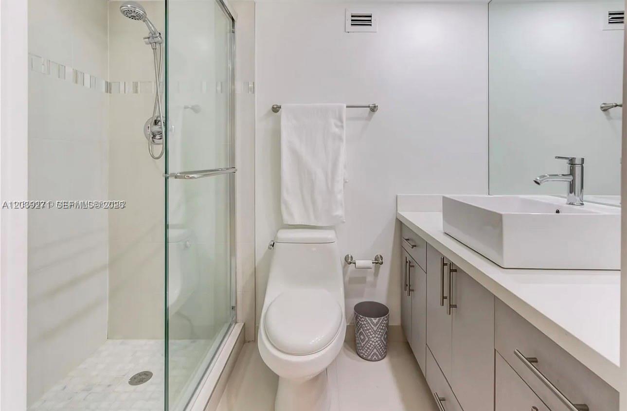 6039 Collins Ave # 401, Miami Beach FL 33140 photo 2