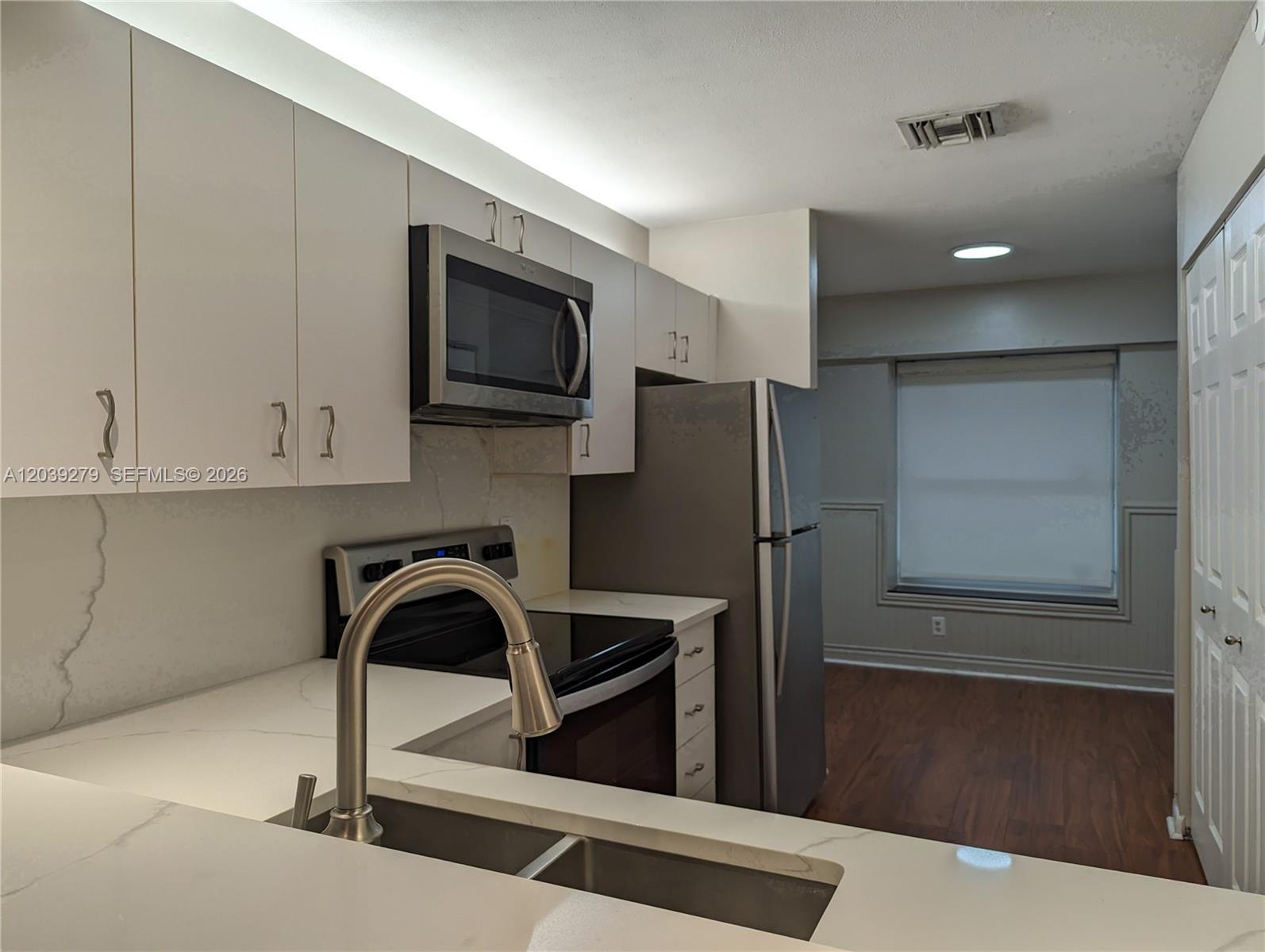 3446 Oak Dr, Hollywood FL 33021 photo 3