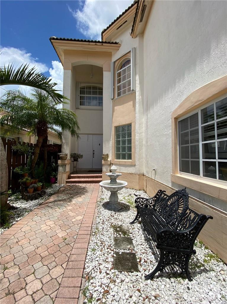 10747 NW 70th Terrace, Doral FL 33178 photo 2