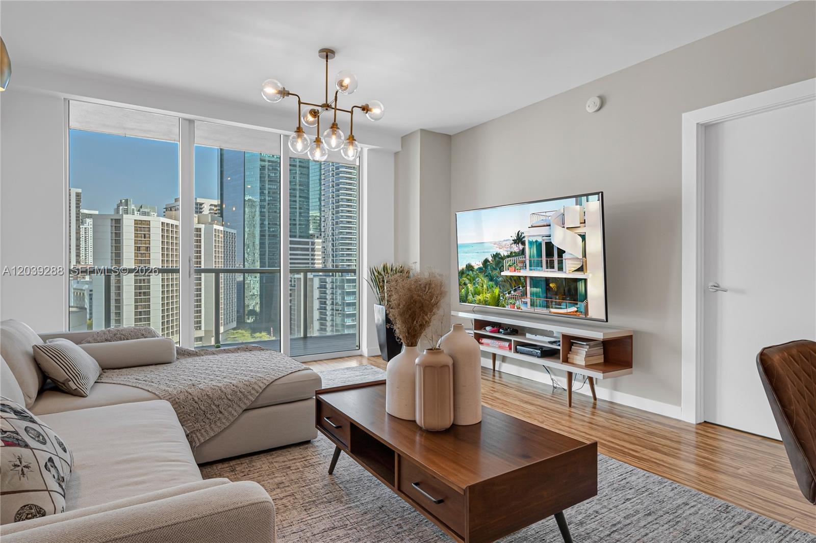 Miami, FL 33131 photo 3