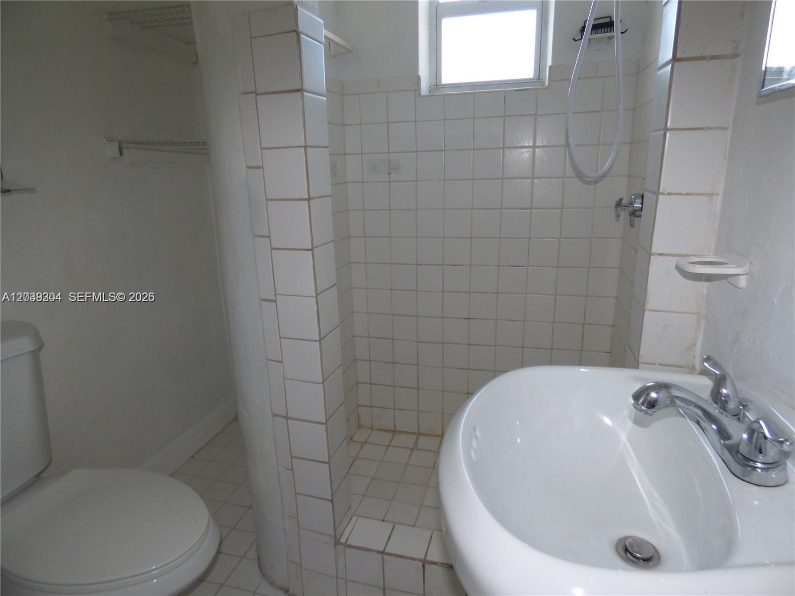 411 Columbus Pkwy # 1, Hollywood FL 33021 photo 4