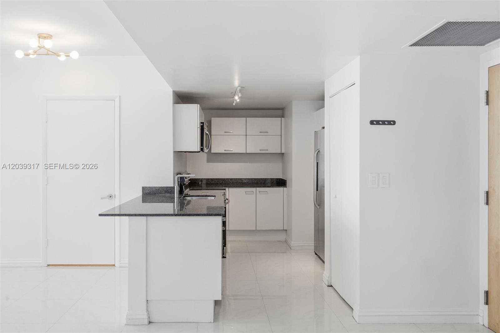 350 S Miami Ave # 1903, Miami FL 33130 photo 4