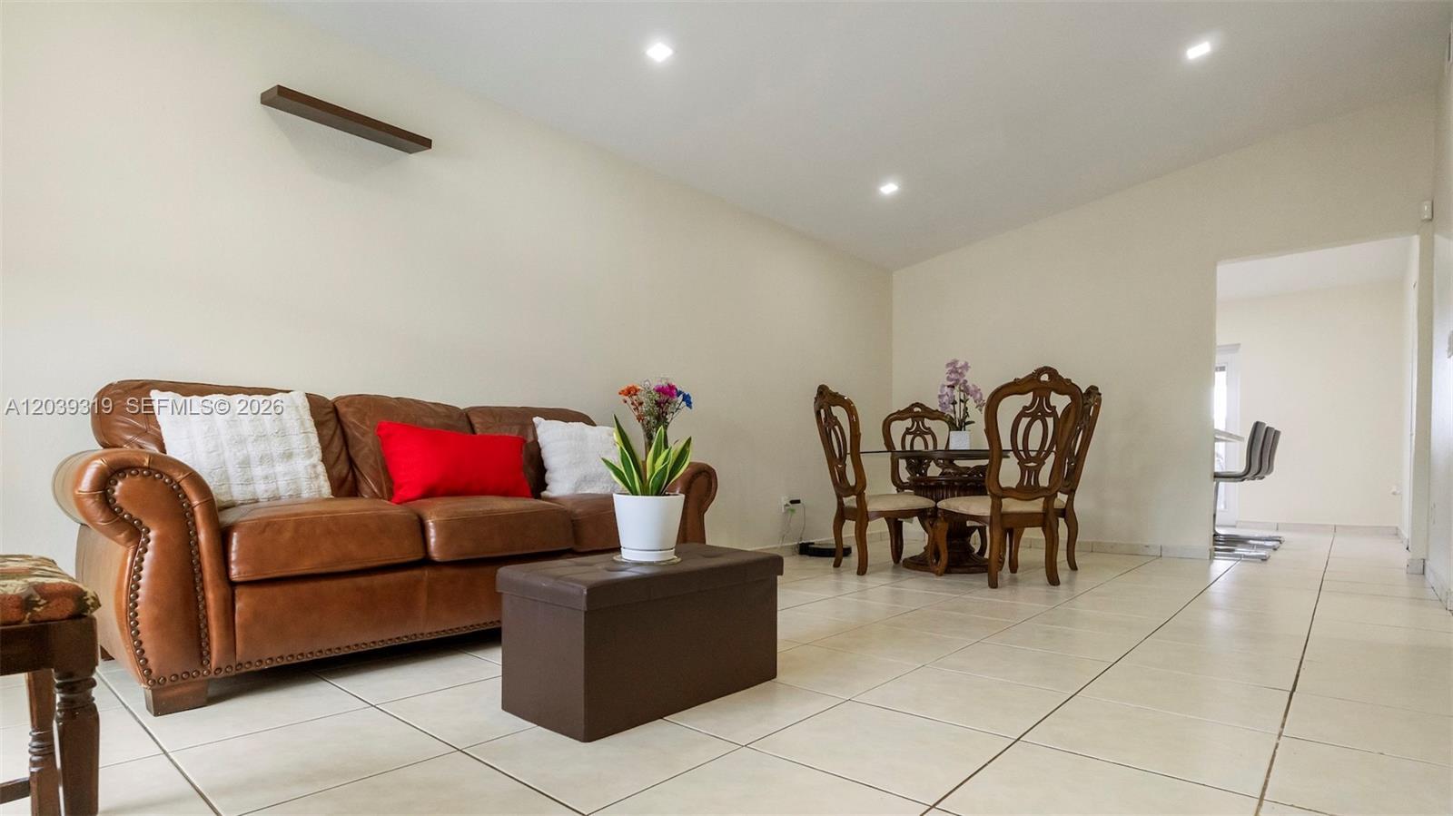 7548 NW 173rd Ter, Hialeah FL 33015 photo 3