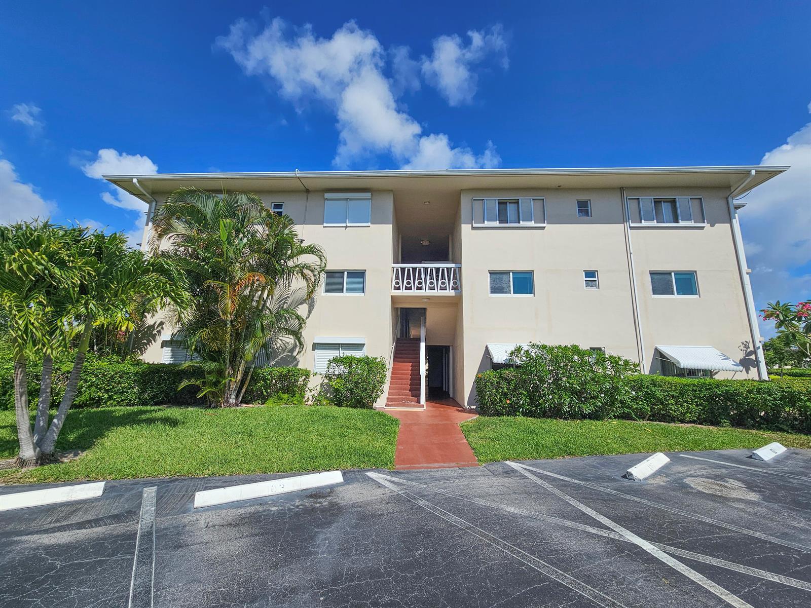 2562 Garden Drive N # 202, FL 33461 photo 2